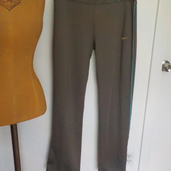 Nike Fit Dry Grey Jogger/Exercise Stretch Pants - Picture 4 of 6